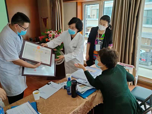 6評(píng)審團(tuán)給予慈銘體檢分院高度評(píng)價(jià).jpg 6評(píng)審團(tuán)給予慈銘體檢分院高度評(píng)價(jià).jpg