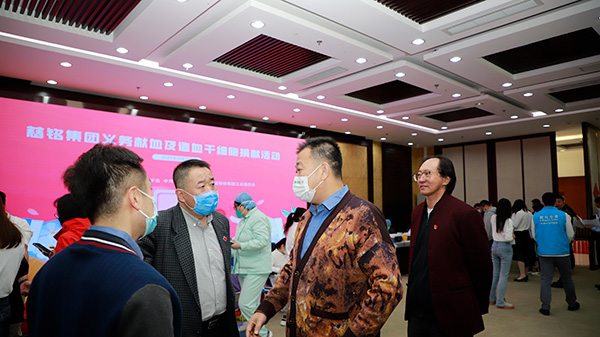 8慈銘體檢集團聯席總裁韓圣群與紅十字會領導交談.jpg 8慈銘體檢集團聯席總裁韓圣群與紅十字會領導交談.jpg